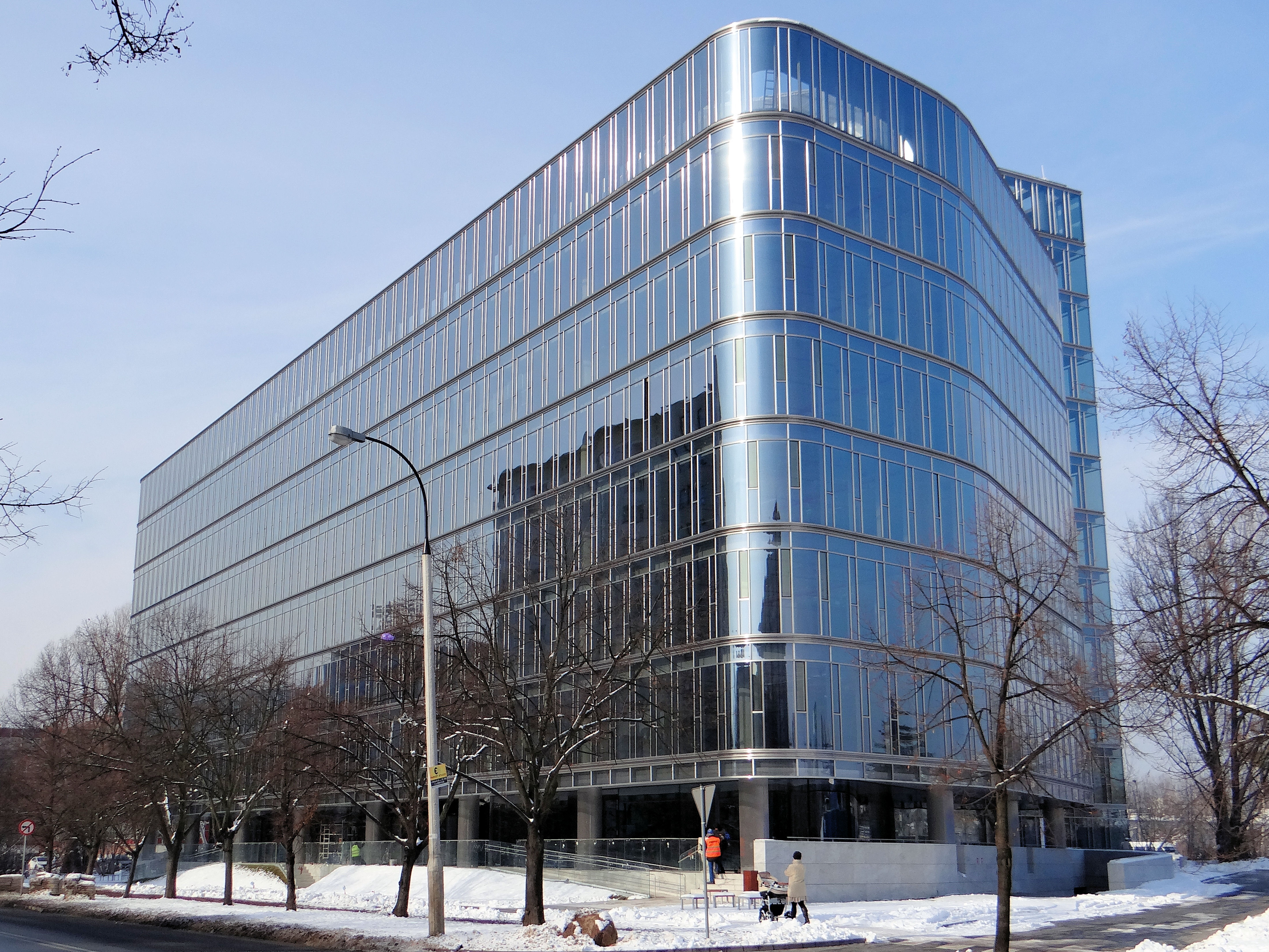 Modern Building (35 condos + 10 Offices)